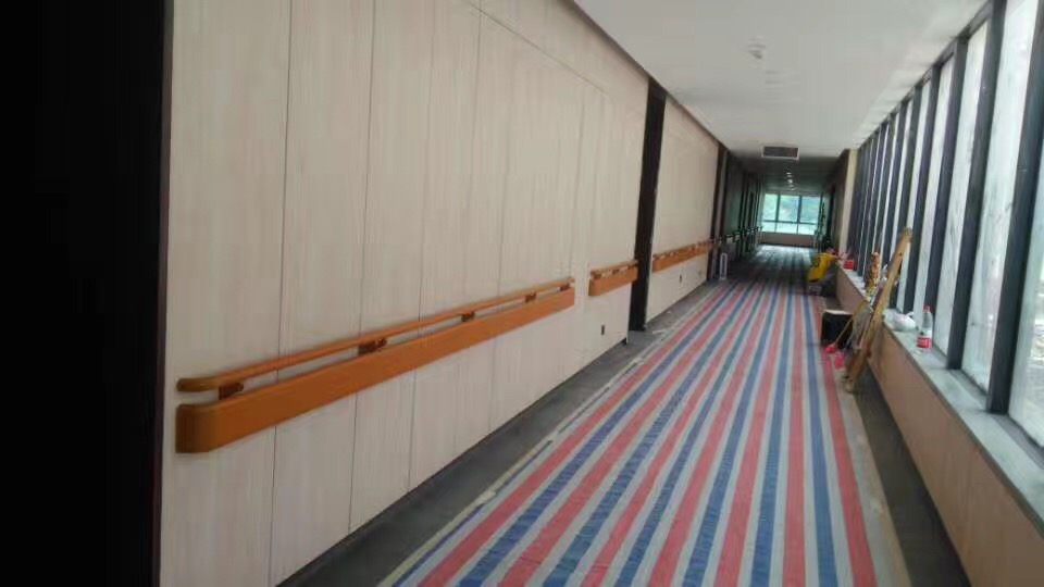 【珠海】人民医院，走廊扶手的创新款式