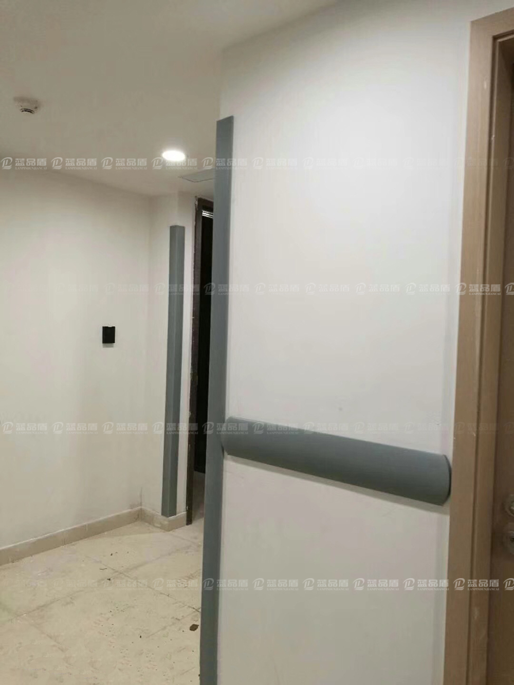 【江苏】镇江苏宁广场凯悦酒店订做灰色的PVC护墙板和护角很有质感