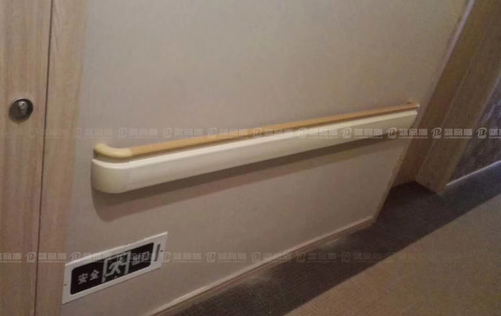 【四川】成都绿地集团康养酒店安装PVC材质的扶手或护墙板来保护墙面